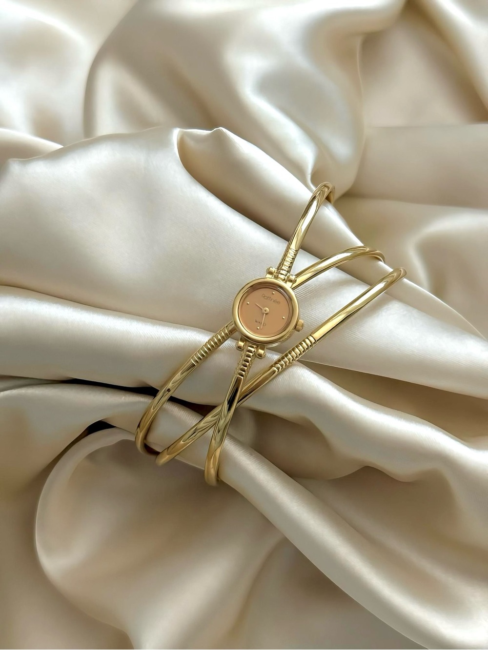 AUTHENTIC VERY RARE VINTAGE WAKO BY SEIKO DAINTY BANGLE GOLD WATCH - Picture 2 of 10